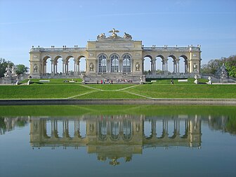 La Gloriette au château de Schönbrunn à Vienne (Autriche). (définition réelle 2 592 × 1 944*)