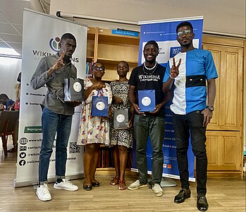 Remise des prix du concours "Lumières sur les femmes" par le Club Wikipédia Douala