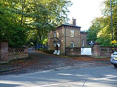 Edgbaston Golf Club - entrance lodge - geograph.org.uk - 6343358.jpg