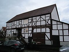 Hinter der Kirche 1, 2, Heiligenrode, Niestetal, Landkreis Kassel.jpg