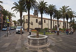 Plaza Doctor Olivera y fachada de La Concepción.