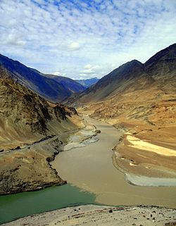 Reka Zanskar pri sotočju z Indom