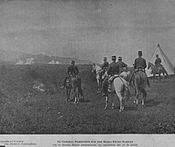 Otra fotografía de los ejercicios del 28 de junio de 1896. Esta muestra al general Reyna Barrios junto con los miembros de su Estado Mayor.[5]​