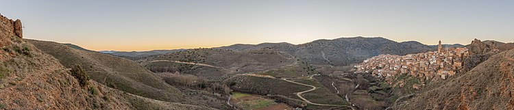 Панорама деревни Морос в Испании