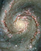 Galaxia M51 polo Telescopio Hubble. Os brazos achéganse á espiral logarítmica