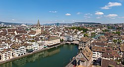 Historické centrum Curychu na řece Limmat