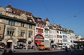 Трг Барфüссерплатз‎ у центру града