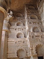 Pared lateral dentro del chaitya en las cuevas Bedse.