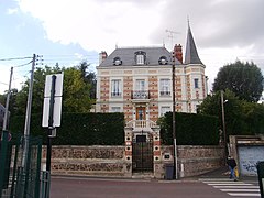 Le château de la Saussaye (XIXe siècle).