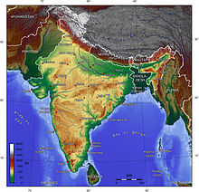 भारत के नक्शा। भारत के ज्यादातर हिस्सा पीयर रंग के बा (ऊँचाई 100-1000 मीटर)। दक्खिन आ बिचला-पूरब में कुछ हिस्सा भूअर रंग के बा (1000 मीटर से ऊपर)। प्रमुख नदी घाटी सभ हरियर रंग के बाड़ी (100 मीटर से नीचे)।