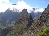 La vue en descendant le col du Taïbit, à la Réunion