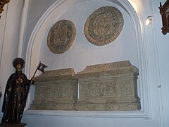 Sepulcros de la familia González de Aguilar y Fernández