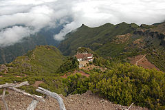 De berghut op de flank van de Pico Ruivo