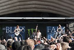 Blessthefall esiintymässä Warped Tourilla vuonna 2012.