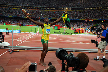 Usain Bolt, le 16 août 2008 au Stade national de Pékin, après son record du monde au 100 mètres lors des Jeux olympiques d'été de 2008. (définition réelle 1 536 × 1 024)