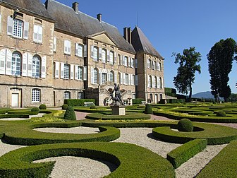 Le château de Drée, situé à Curbigny en Saône-et-Loire (Bourgogne, France). Il est classé comme monument historique depuis juin 1959. (définition réelle 2 302 × 1 726)