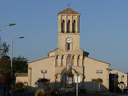 Skyline of Grayan-et-l'Hôpital