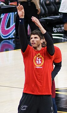 Kyle Korver (25756529437) (cropped).jpg