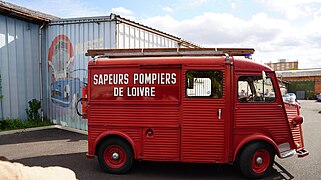 une voiture de pompiers de Loivre,