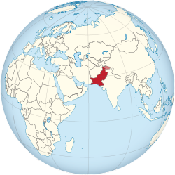 Пакистан е показан в червено. Спорният регион Кашмир е показан в светлочервено.