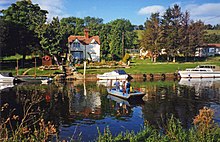 The Hampton Ferry - 2 (geograph 2666933).jpg