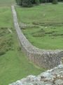 Vista dos restos do Muro de Hadrián (limes britano) no norte de Inglaterra