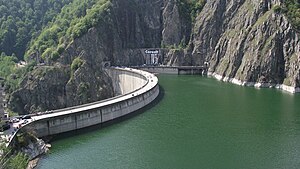 Vidraru-Staumauer, wasserseitige Ansicht