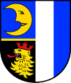 Gemeinde Hirschbach Gespalten. Vorne geteilt durch eine goldene Leiste, oben in Blau ein goldenes Mondgesicht (Halbmond), unten ein rotbekrönter und rotbezungter goldener Löwenkopf; hinten gespalten von Silber und Blau.