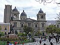Fotografía del Banco Central, tomada atrás de la catedral de La Paz.