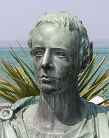 Moderní busta Catulla v Sirmiu, kde měla básníkova rodina vilu