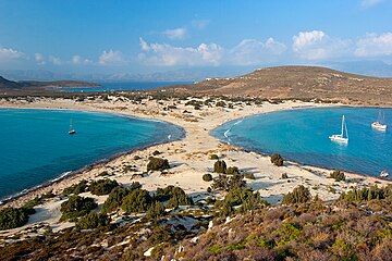 Pláž na ostrově Elafonisos v Řecku