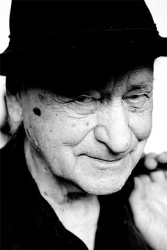 Jonas Mekas under en resa till Italien 2008.