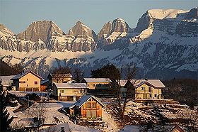 Wangs im Morgenlicht mit Blick auf die Churfirsten