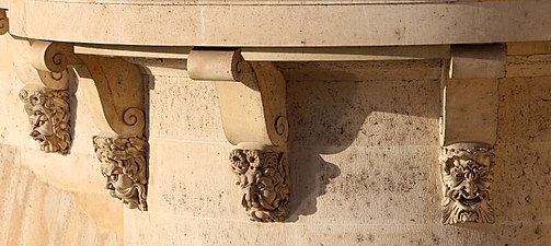 Mascarons du pont Neuf à Paris (vers 1588)[5].