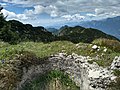 Monte Tombea, resti dell'appostamento di mitragliatrice sul monte Cortina