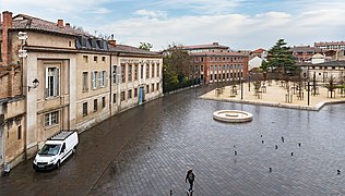 Place Saint-Sernin Toulouse – L'ancienne place du Peyrou vue du Musée Saint-Raymond