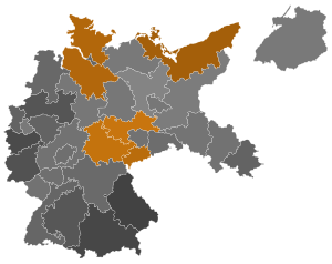 A map of the 1932 German presidential election results by constituency, with Hindenburg's vote depicted in hues of gray and Hitler's vote depicted in hues of orange/brown. Hitler primarily won the north and east, while Hindenburg was strongest in the south and west.