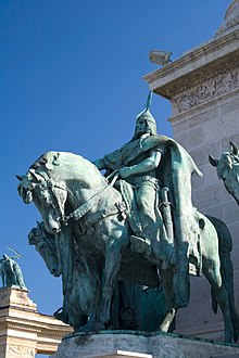 Estatua de Árpád en la plaza de los Héroes