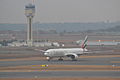 Boeing 777 de Emirates nel Aeropuertu Internacional de Johannesburgu, Sudáfrica