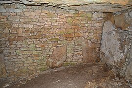 Tumulus F2, intérieur de la chambre.