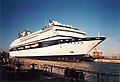 Kreuzfahrtschiff »Century« am Ausrüstungskai in Emden (1995)