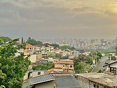 Vista do bairro e ao fundo o centro expandido.