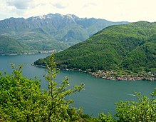 Brusino Arsizio ai piedi del Monte San Giorgio con alle spalle il Monte Generoso