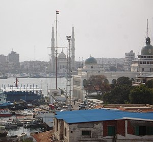 Port Fouad dilihat di seberang Terusan Suez dari Port Said.