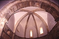 Gotisches Gewölbe im Kircheninneren