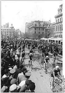 Cycling event, 1955