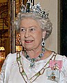 伊利莎伯二世女王佩戴著她的勳章