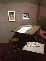 La table de travail d'Uderzo (haut) et le bureau de Goscinny (bas), reconstitués en 2013 pour l'exposition Astérix à la BnF !.