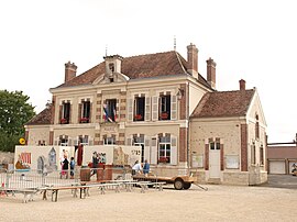 The town hall in Hermé