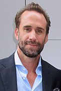 Joseph Fiennes interprète Mark Benford